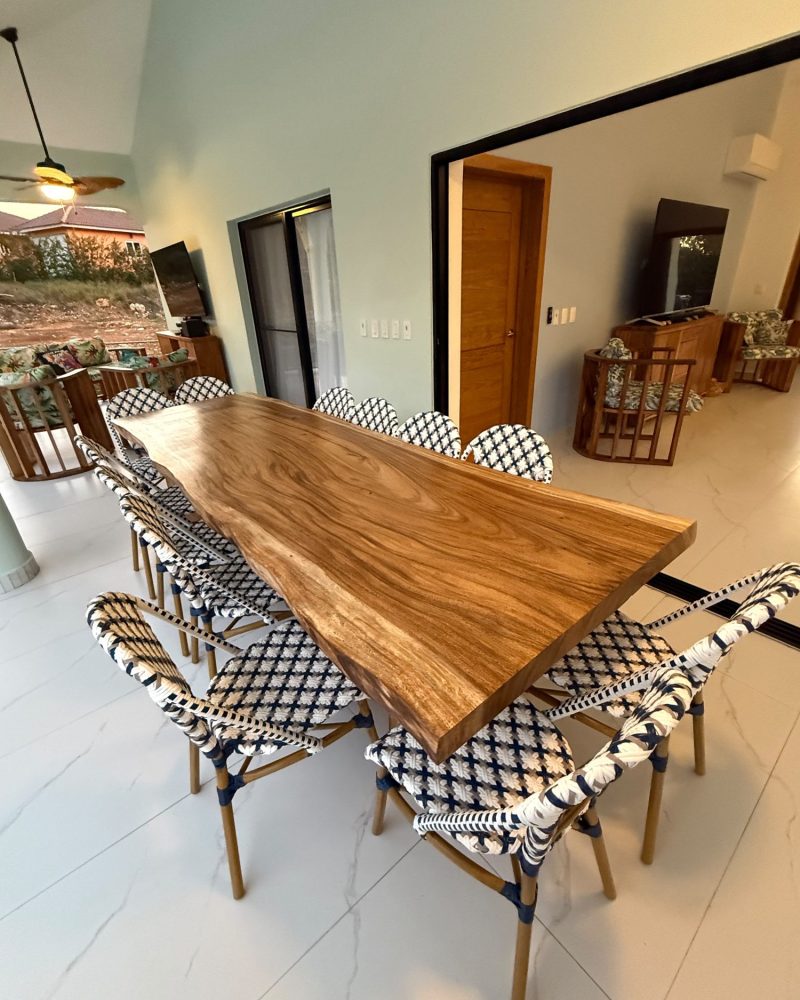 Villa Dining Table
