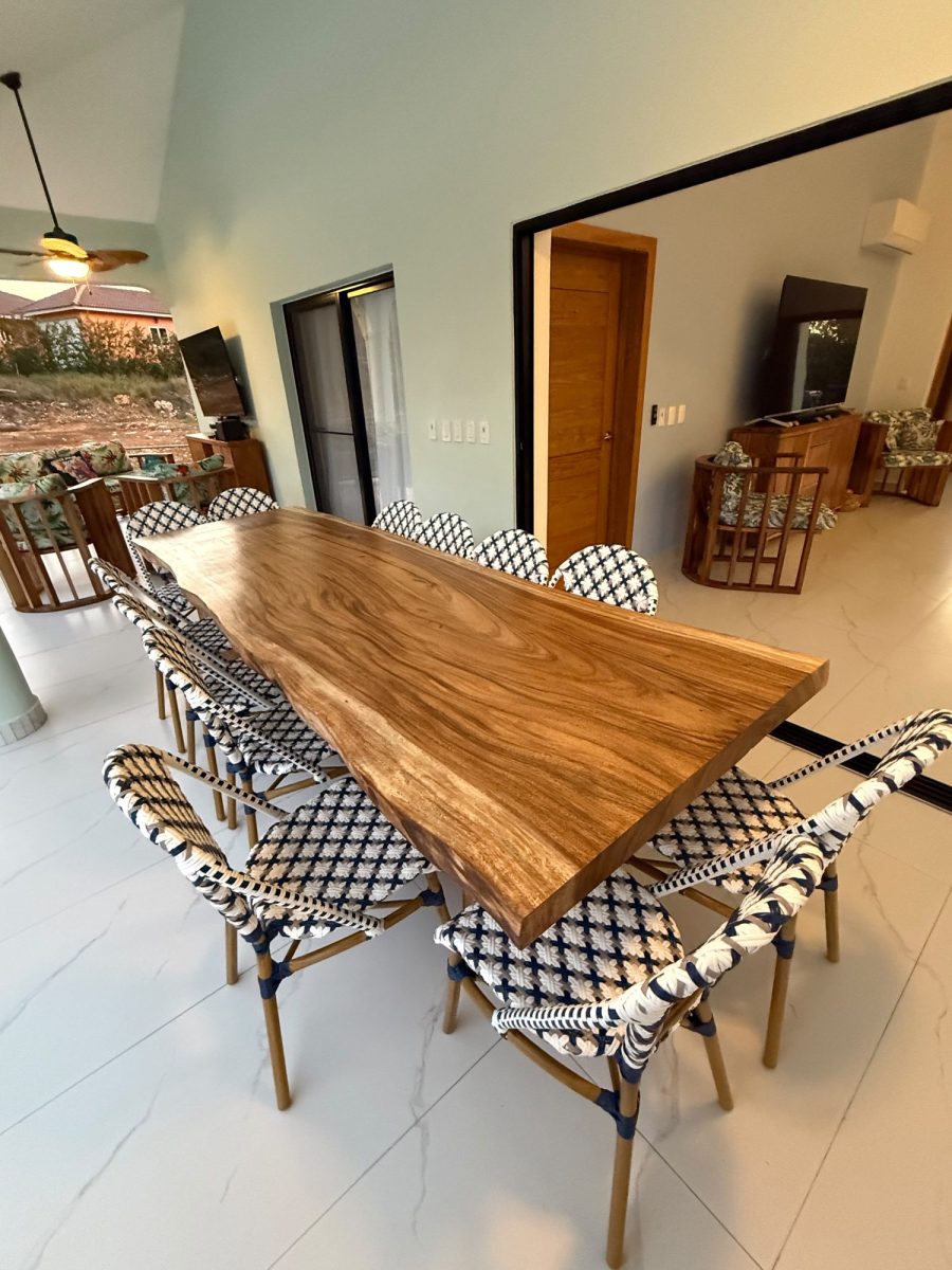 Villa Dining Table